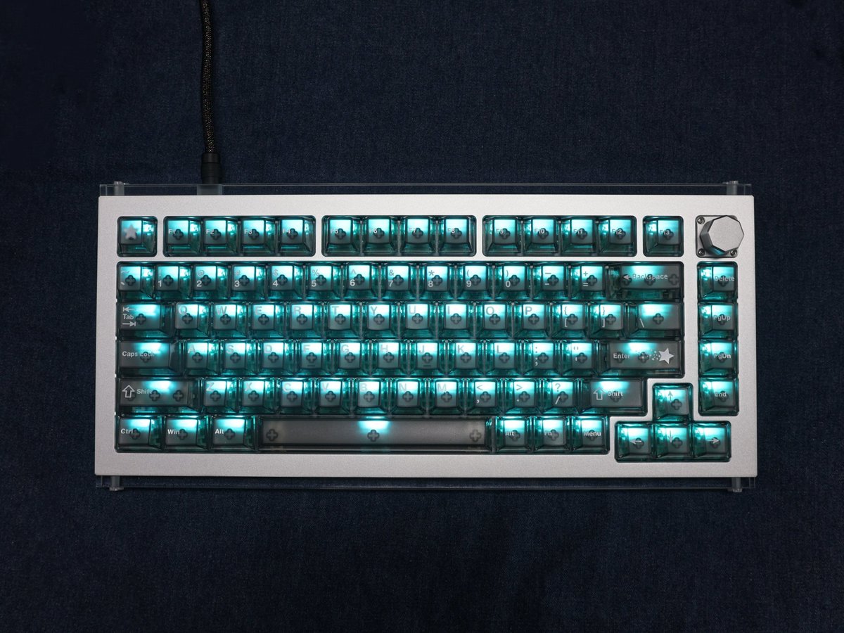 DrunkDeerKeeb's tweet photo. This set of PC transparent keycaps is super popular!🤩
The four sides are transparent, while the top is frosted, giving a high-end touching feel and an excellent shine through RGB effect!✨
Is this set of lil star keycaps your cup of tea?🌟
#drunkdeer #a75master #drunkdeera75ms #keycaps #gamingkeyboard