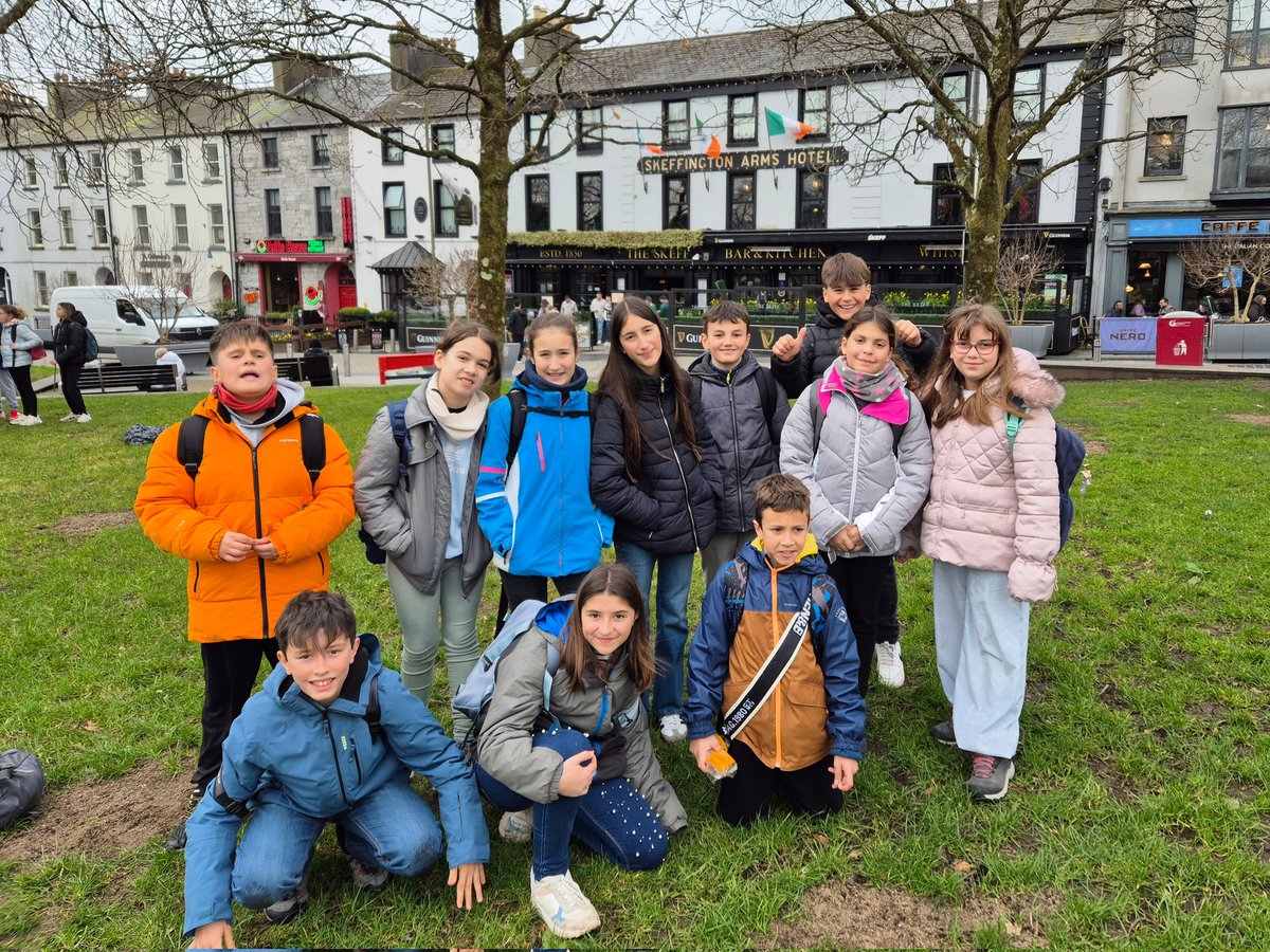 VedrunaEspluga's tweet photo. 🆕️📢 Onze alumnes de 6è de primària van participar en un programa d’immersió lingüística a Tullamore, convivint amb famílies irlandeses i millorant el seu anglès #escolaoberta #irlanda #immersiolinguistica

🔗 Llegiu la notícia aquí: 
https://t.co/vZI4yvxL9T https://t.co/mzEeRofcW5