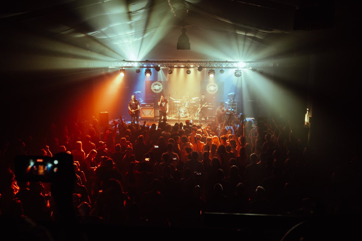 Daisy Jones Bar tweet media