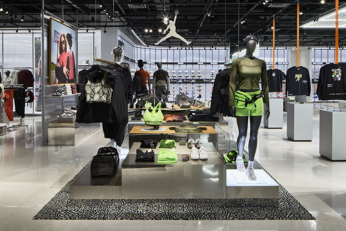 【ニュース】ナイキの新店が大阪・梅田の「グラングリーン大阪」にオープン　関西初の「NIKE BY YOU」も
wwdjapan.com/articles/20699…