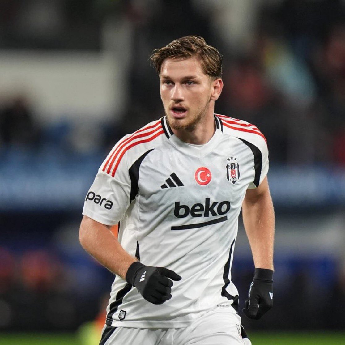 BAŞKAN (@clsbesiktas) on Twitter photo Newcastle ve Aston Villa, Fulham, Everton ve Nottingham Forest’in de ilgilendiği Semih Kılıçsoy’un transferi için yarışta önde gidiyor.
(<a href="/Caughtoffside/">CaughtOffside</a>) Newcastle ve Aston Villa, Fulham, Everton ve Nottingham Forest’in de ilgilendiği Semih Kılıçsoy’un transferi için yarışta önde gidiyor.
(<a href="/Caughtoffside/">CaughtOffside</a>)