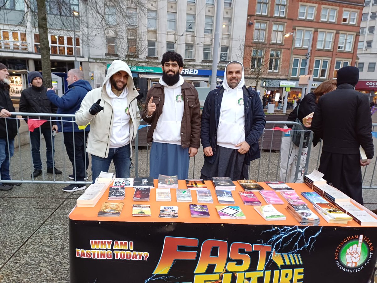 Fast for the Future was our message yesterday in Nottm City Centre. Conveying the Message of Islam to Christians, Atheists &amp; Agnostics. Fruitful discussions, Qur'ans distributed &amp; opened our fasts with hundreds of other Muslims in the Old Market Square. Iftar in the Square.