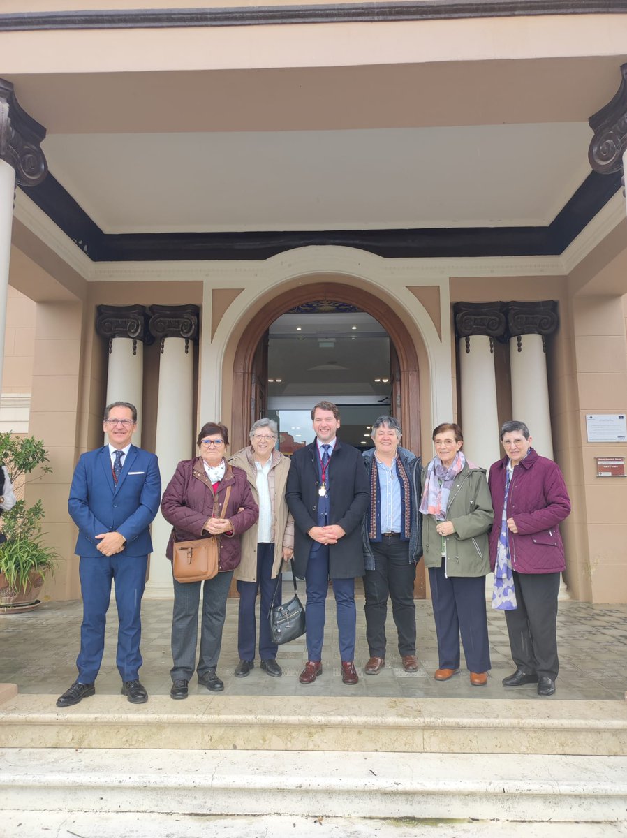 fundesmontal's tweet photo. Entrega de Mención Honorífica al Colegio San José de la Fundación Escolapias Montal por su labor a lo largo de 125 años. https://t.co/tGpZuonr8m