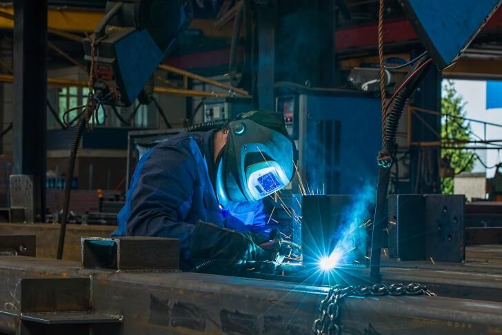 🔥 𝗢𝗼𝗸 𝗯𝗶𝗷 𝗲𝗲𝗻 𝘀𝗻𝗲𝗹𝗹𝗲 𝗹𝗮𝘀: 𝘃𝗲𝗶𝗹𝗶𝗴𝗵𝗲𝗶𝗱 𝗲𝗲𝗿𝘀𝘁! 🔥
🎥 Bekijk de toolboxvideo van Cumela en Stigas en ontdek belangrijke tips over veilig lassen! 👇
🔗 bit.ly/4hwOBm1
#veiliglassen #beschermingeerst #toolboxvideo #cumela #stigas