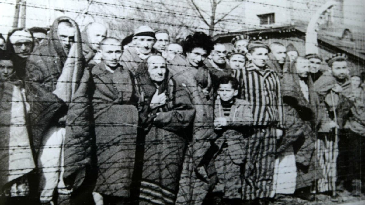 SusyAlvarez90's tweet photo. Algunos se preguntan cómo el Holocausto fue posible
La respuesta está en la deshumanización, la indiferencia y la impunidad. Hoy los hornos clandestinos del crimen organizado nos recuerdan que el horror no es solo pasado. La historia exige memoria y acción para que no se repita https://t.co/h6c07KOIZe