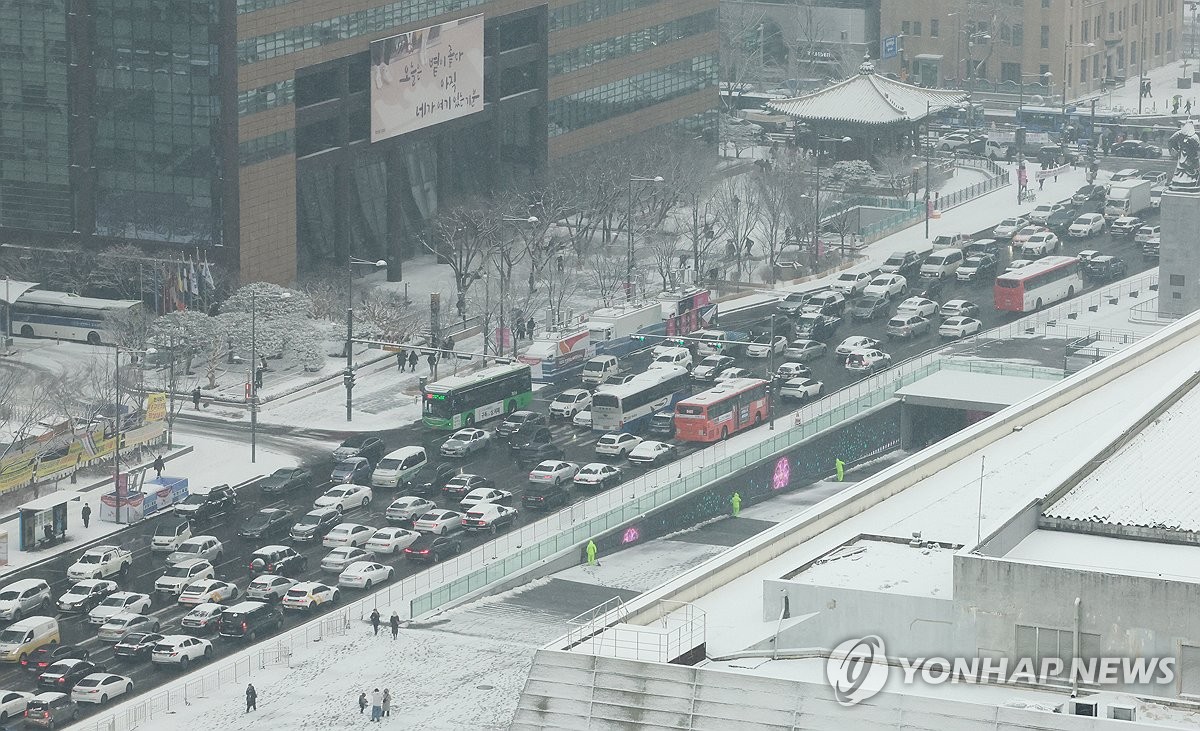 서울시, 대설 예비특보에 비상근무 1단계 돌입
yna.co.kr/view/AKR202503…