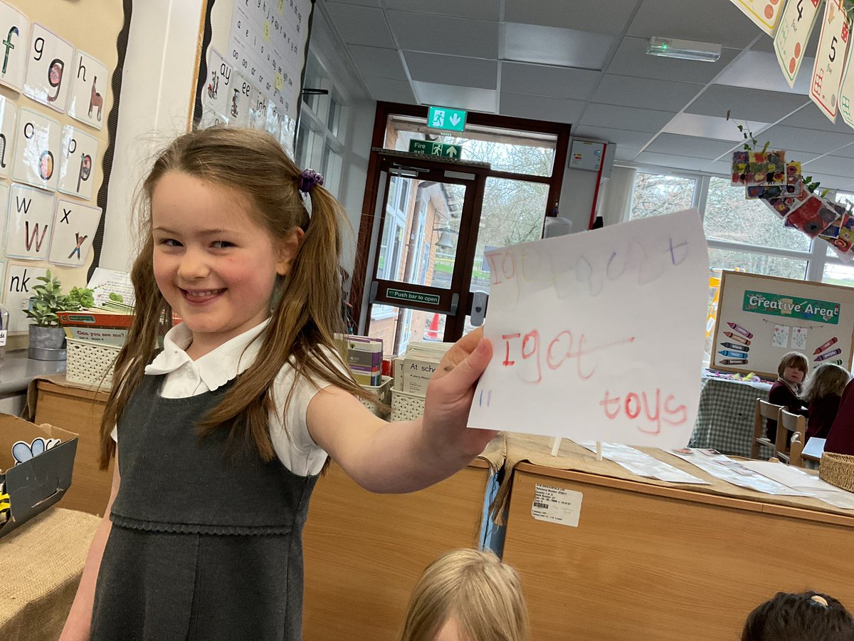 PDA_Rec's tweet image. We enjoyed writing a message back to our class caterpillars. We used our phonics knowledge to help us😊 #pdaenglish #pdascience