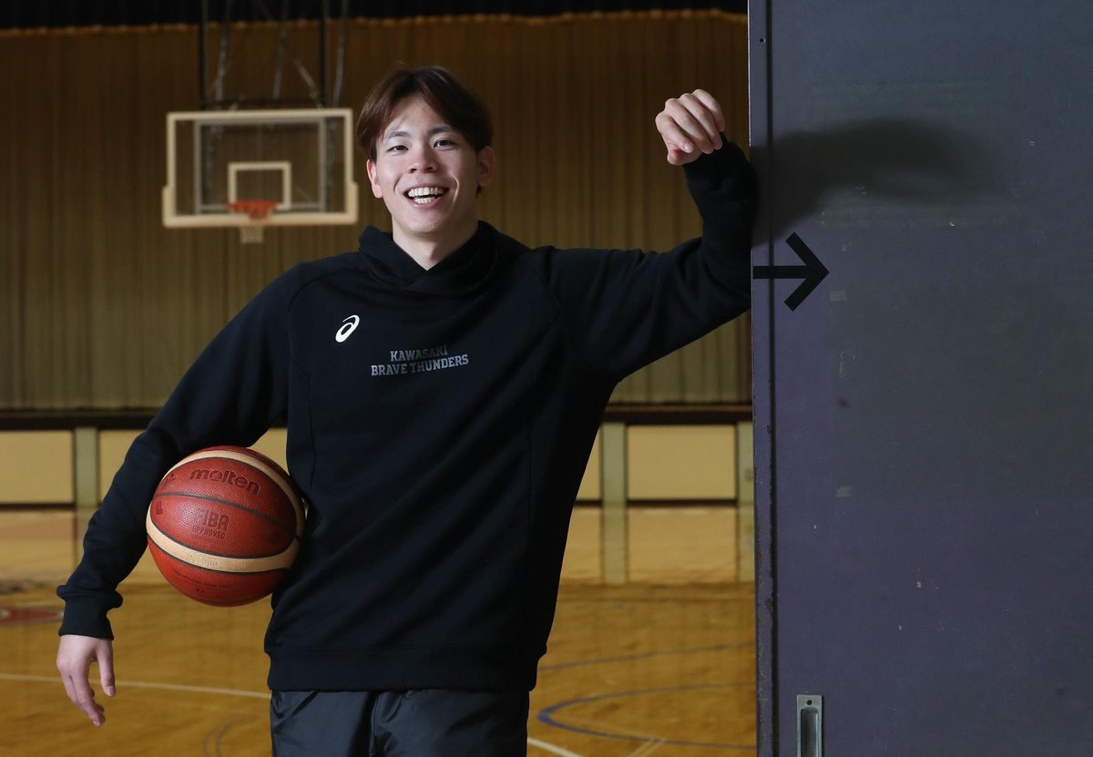 gekkan_basket's tweet photo. #月バス 5月号に川崎ブレイブサンダース #益子拓己 選手のロングインタビューを掲載。決して華やかなだけではないプロ選手の“リアル”を語っていただきました。必読⚡️

インタビュー抜粋👇
https://t.co/s7MgyZgdWk

ご予約は👇
◆公式ストア
https://t.co/86yJhuCz3x
◆Amazon
https://t.co/sbhxFryG4D https://t.co/S9dKuKTr7w