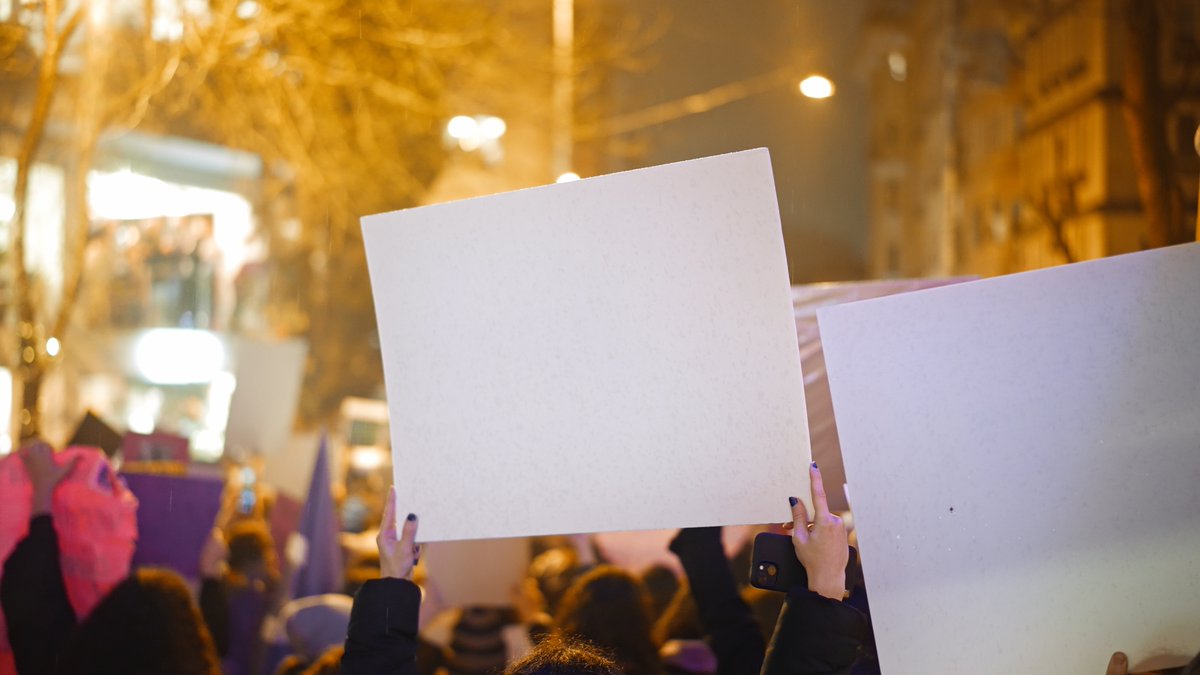 `Reacciones discursivas frente al movimiento feminista en el Estado español. Un análisis de la literatura antifeminista’.

Análisis de los discursos de oposición al feminismo en España. Su auge en medios y sociedad a partir de obras recientes.

Leer más:
ow.ly/Cll150UNOB7