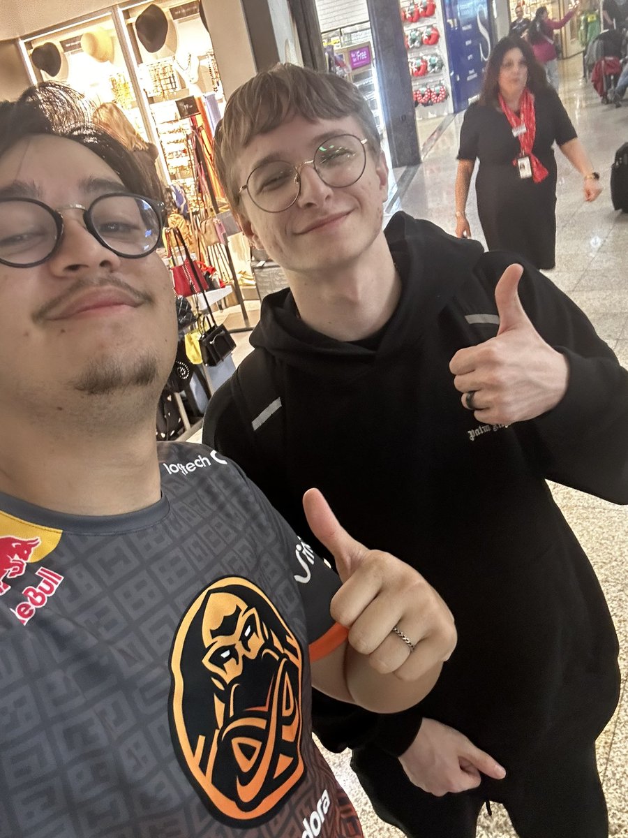 PierreErba's tweet photo. Lovely Chat @hehegruby have a safe flight home https://t.co/8aFzOHZZ4z