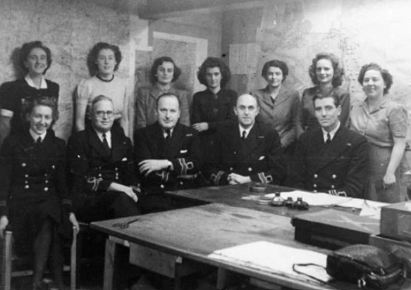 DrHelenFry's tweet photo. British Intelligence took a dead man's body, gave him a new identity, and planted fake documents on him to deceive the Nazis.

Operation Mincemeat became one of the greatest deceptions in wartime history.

Here’s how they pulled it off:
(🧵) https://t.co/yrPGOR4FVC