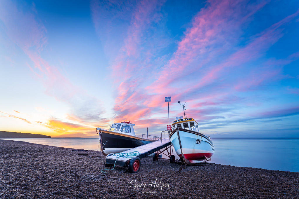 GaryHolpin's tweet photo. Morning!
Next on boats week, it's a shot of the iconic boats of Beer Beach beneath a dawn sky...
#tuesdayvibe #devon #stormhour #beerdevon https://t.co/LgVw7y5COW