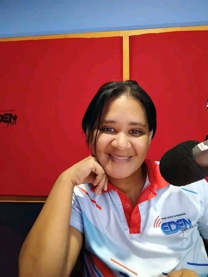 The Country Show  with Julene Feroza Makier between 09:00-12:00 pm 📻🔥❤️

radiosa.org/eden-george/Ra…