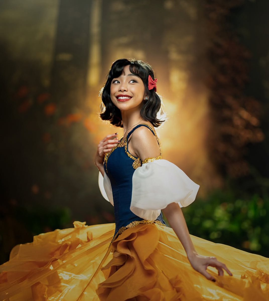 FilipinoTimes's tweet image. LOOK: Nagmistulang Snow White si Maymay Entrata sa kanyang Instagram post! 🍎 Siya ang mang-aawit ng Tagalog version ng kanta sa Disney's Snow White movie. 👸

Courtesy: Disney Studios PH/IG 

#MaymayEntrata #SnowWhite #DisneyPH