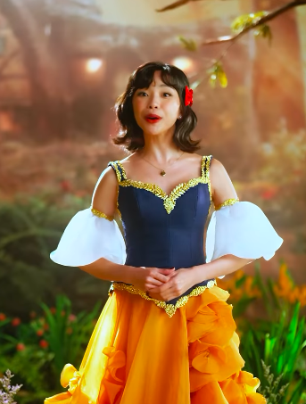 FilipinoTimes's tweet image. LOOK: Nagmistulang Snow White si Maymay Entrata sa kanyang Instagram post! 🍎 Siya ang mang-aawit ng Tagalog version ng kanta sa Disney's Snow White movie. 👸

Courtesy: Disney Studios PH/IG 

#MaymayEntrata #SnowWhite #DisneyPH