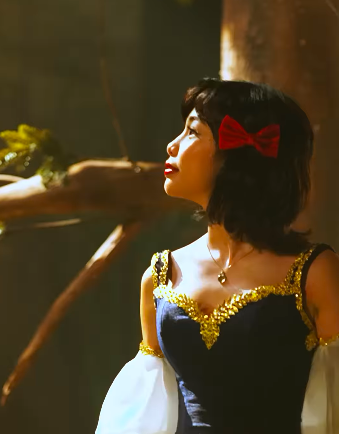 FilipinoTimes's tweet image. LOOK: Nagmistulang Snow White si Maymay Entrata sa kanyang Instagram post! 🍎 Siya ang mang-aawit ng Tagalog version ng kanta sa Disney's Snow White movie. 👸

Courtesy: Disney Studios PH/IG 

#MaymayEntrata #SnowWhite #DisneyPH