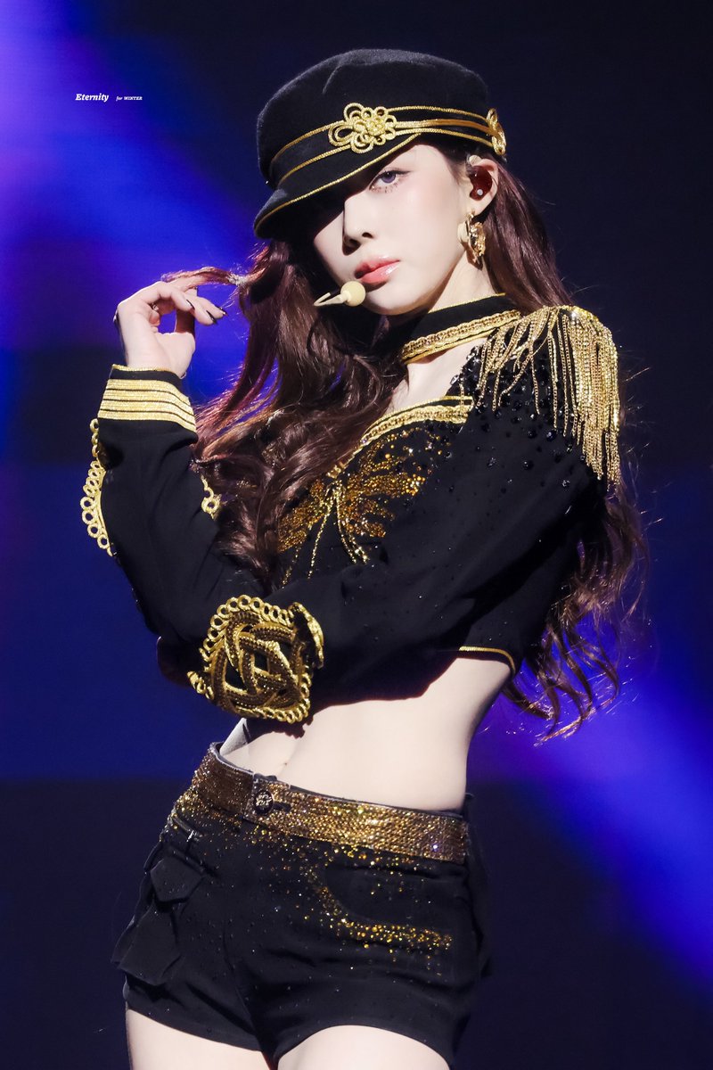 archivedwinter's tweet image. she’s royalty 👑