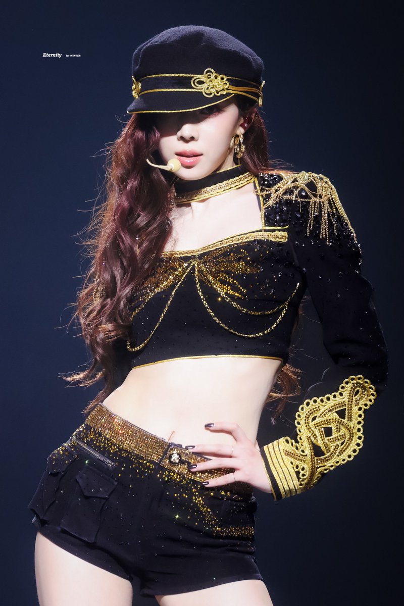 archivedwinter's tweet image. she’s royalty 👑