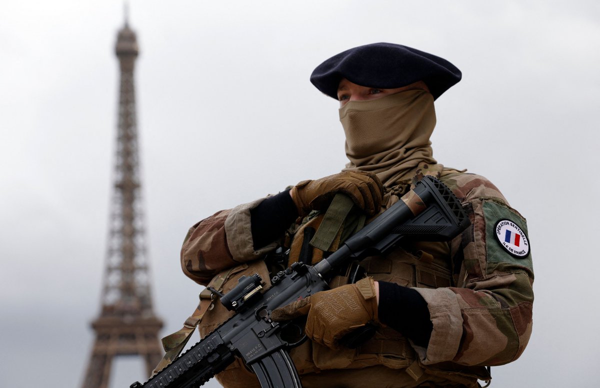 86% of French support reintroducing military service.

53% support mandatory service.

59% support a national defense loan.

Source: Ipsos