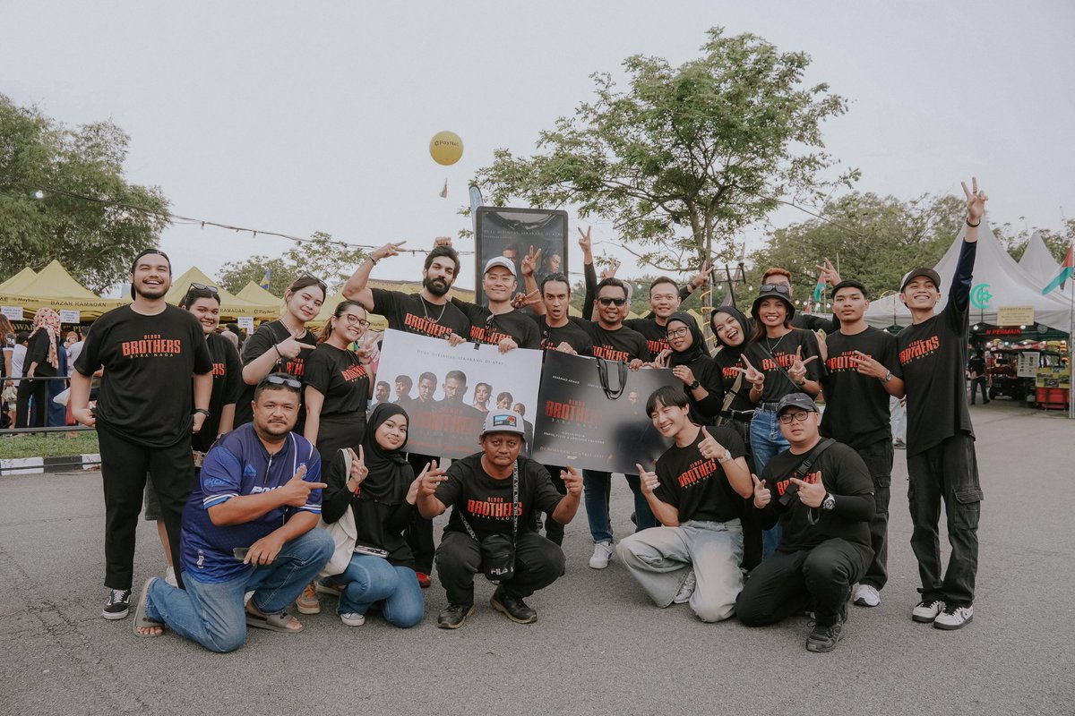 THROWBACK SUASANA DI BAZAAR RAMADHAN PRESINT 14 PUTRAJAYA✨
 
Bloodbrothers Filem aksi penuh debaran dan kejutan🔥

Nantikan 10 April 2025 di pawagam berdekatan anda🔥

Sebuah Filem Arahan : <a href="/syafiqyusof/">Syafiq Yusof</a> &amp; @abhilashedout
. 
Dibintangi dengan barisan pelakon yang hebat🔥