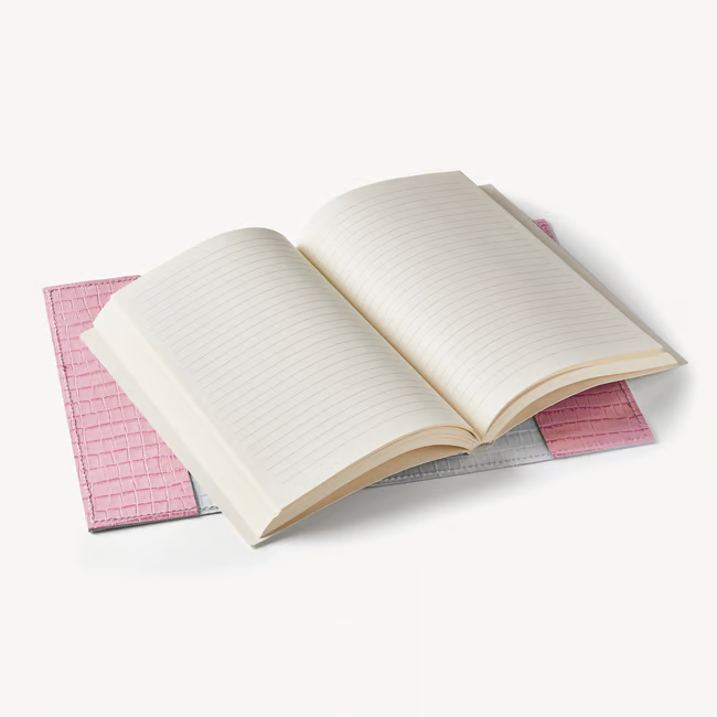 Handcrafted in England from genuine leather. Blank or lined paper. When all the pages are filled, you can simply replace the notebook with a new refill.
aspinaloflondon.com/products/a5-re…