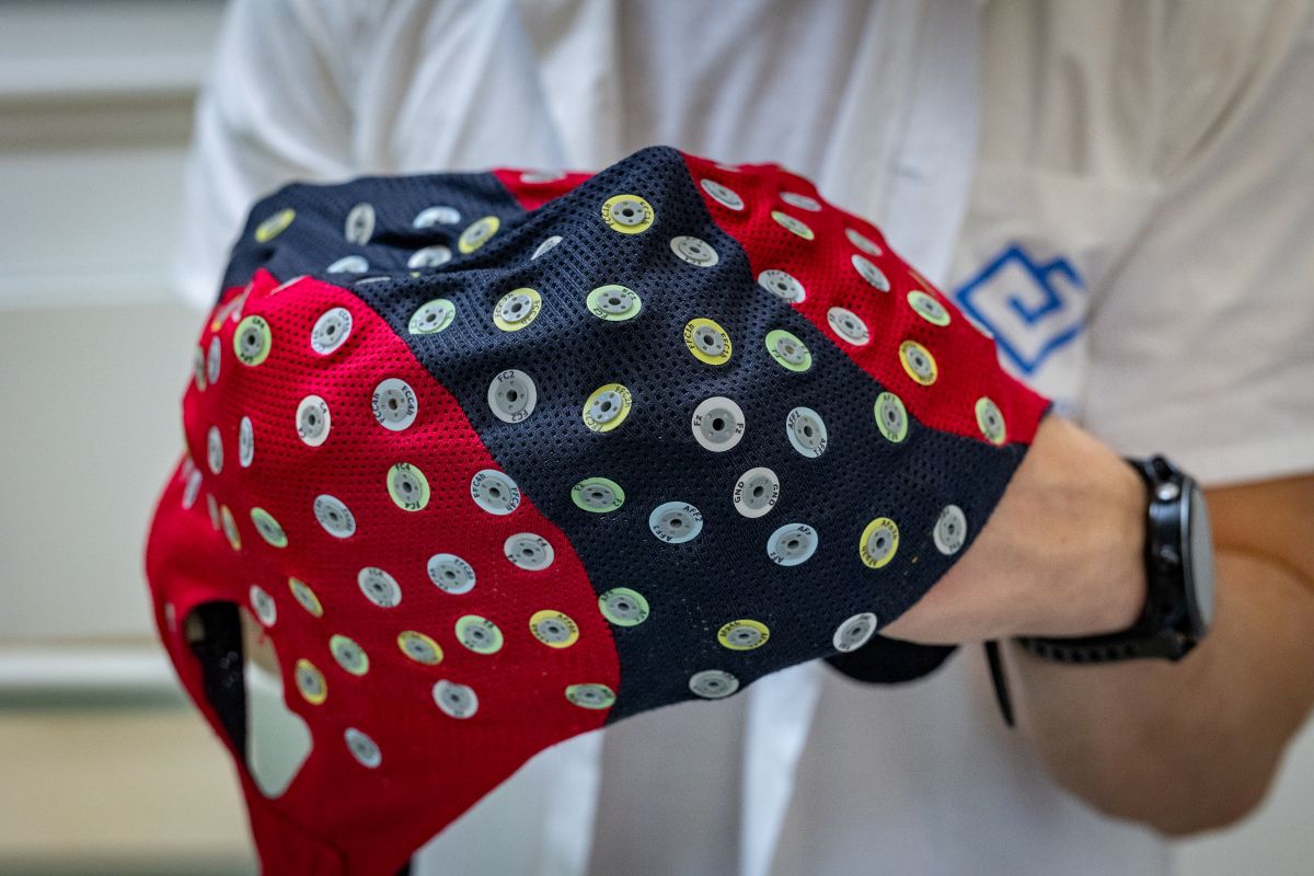 Magazín UK Forum (@ukforumcz) on Twitter photo 🧠Na Klinice dětské neurologie <a href="/2LFUK/">2. lékařská fakulta Univerzity Karlovy</a> <a href="/UniKarlova/">Univerzita Karlova</a> a <a href="/FnMotol/">Fakultní nemocnice v Motole</a> loni odoperovali pětistého pacienta – osmdesát procent z nich přestalo trpět epileptickými záchvaty. 👏Více o práci týmu EpiReC v rozhovoru s lékaři Martinem Kudrem a Matyášem Ebelem.
📌 link.cuni.cz/EpiReC 🧠Na Klinice dětské neurologie <a href="/2LFUK/">2. lékařská fakulta Univerzity Karlovy</a> <a href="/UniKarlova/">Univerzita Karlova</a> a <a href="/FnMotol/">Fakultní nemocnice v Motole</a> loni odoperovali pětistého pacienta – osmdesát procent z nich přestalo trpět epileptickými záchvaty. 👏Více o práci týmu EpiReC v rozhovoru s lékaři Martinem Kudrem a Matyášem Ebelem.
📌 link.cuni.cz/EpiReC