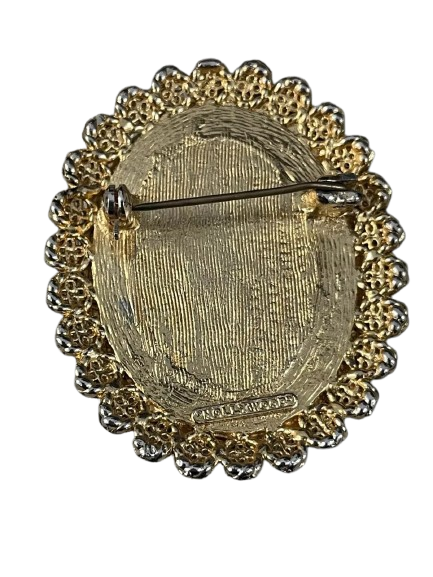 houseofemirates's tweet photo. RARE ! Signed Hollywood Vintage Brooch 1950s
Order it directly from our luxury store:
https://t.co/RqBh882wRY

#houseofemirates #luxury #luxuryjewllery #luxurygifts #luxurystore #giftsforher #giftsforfriend #giftsstore #giftstore #news #breaking https://t.co/EookJX5bky