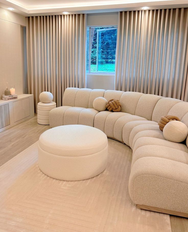 DasmaArtistry's tweet image. 100% coziness or nothing! Get ready to be Dasmafied this week! 

We're available 24/7 to take orders for bespoke furniture designs and interior bookings. Explore our website today!

.
.
.
.
.
 #DasmaArtistry #FurnitureDesigns #NewWeek #InteriorDesigns
