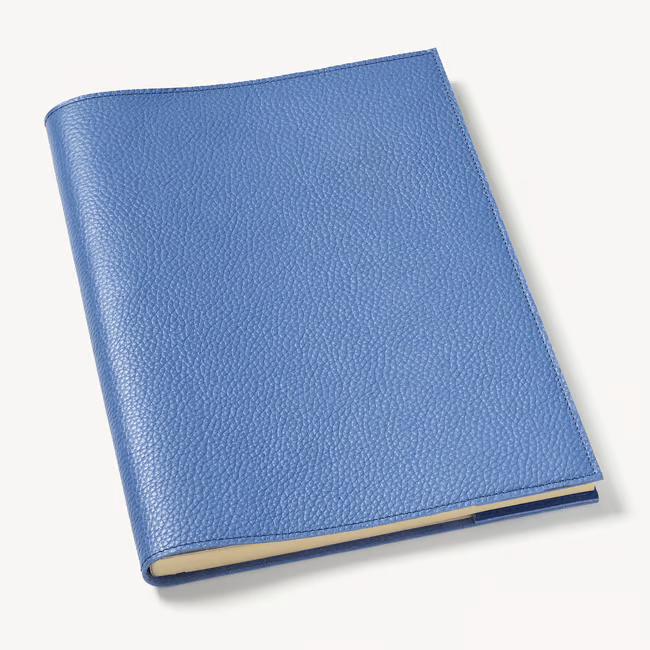 A4 Refillable Journal – a stylish and convenient accessory for notes. Reusable design allows you to replace pages while keeping the cover. Ideal for planning, notes and creativity – always at hand.