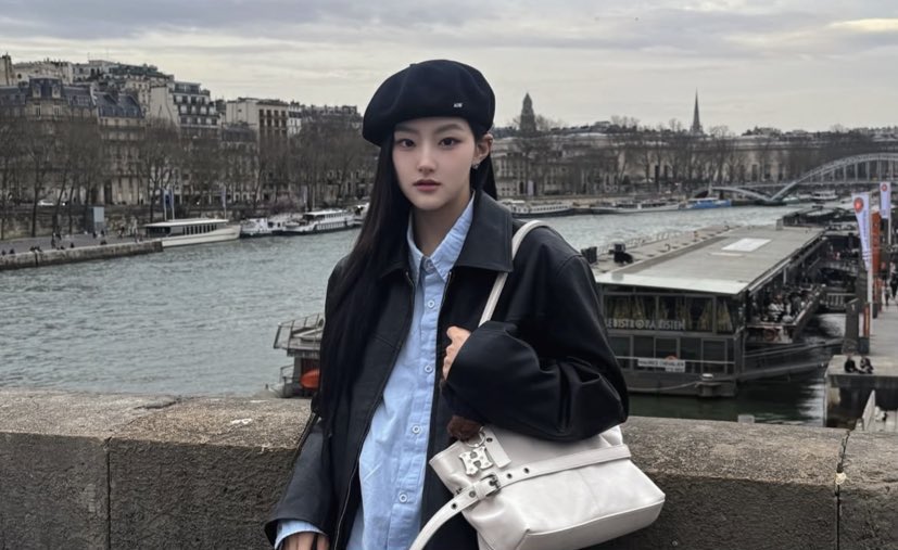 샤샤🦦 #Who_is_she ❓ tweet media