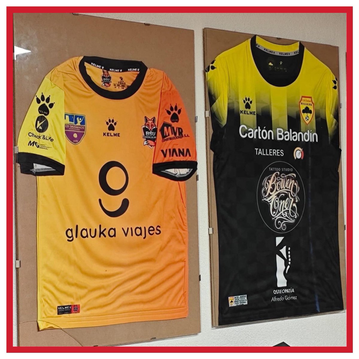 🔝⚽️🤩 Siempre es un placer y un honor estar con un histórico de nuestro deporte como Alberto Blecua. 
Le hacemos entrega de nuestra camiseta que estará muy bien rodeada por las que Alberto ha llevado a lo largo de su carrera.