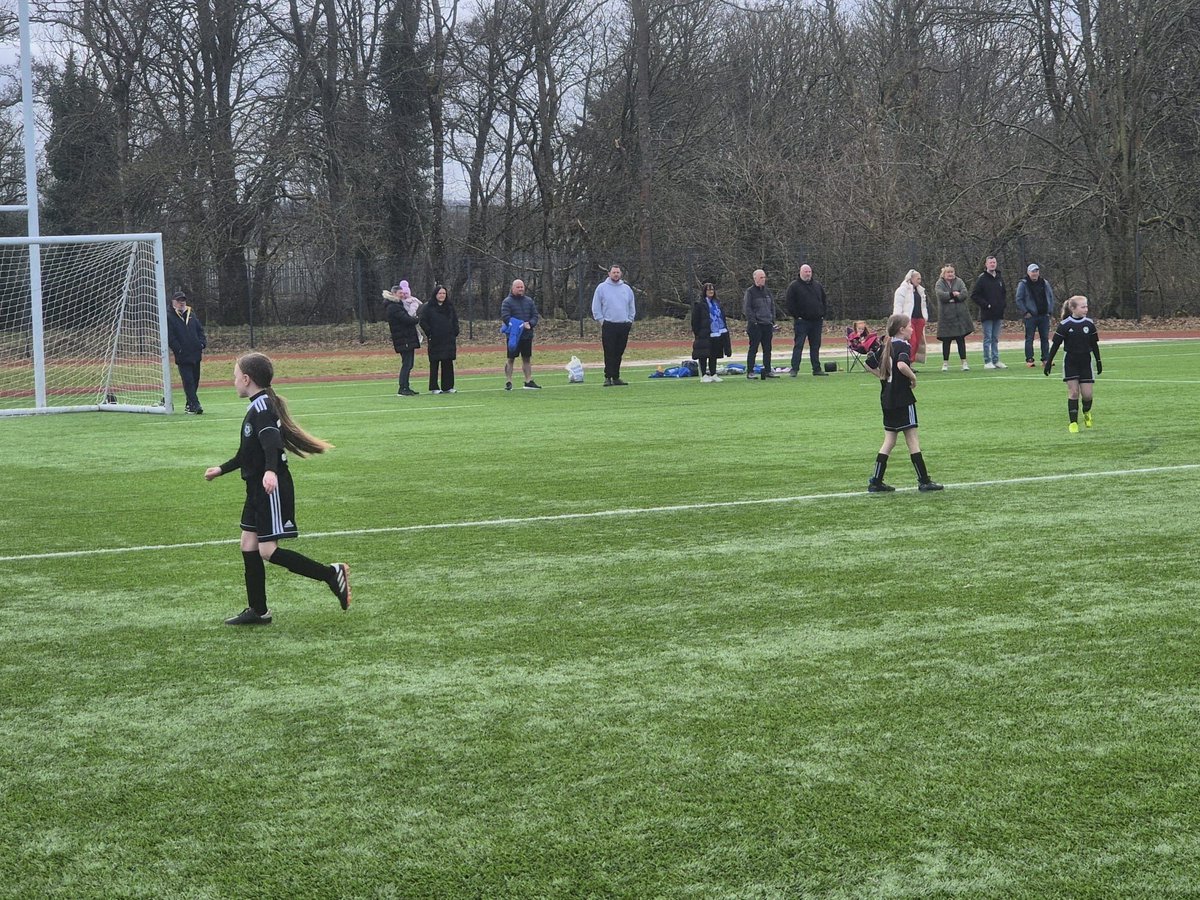Our U10’s were at home to Kilwinning yesterday morning. The girls are learning formation and structure and they really showed today they are taking all that learning on board. It’s great to watch them progressing. Well done wee wolves. 🐺⚽️🖤🤍🩵