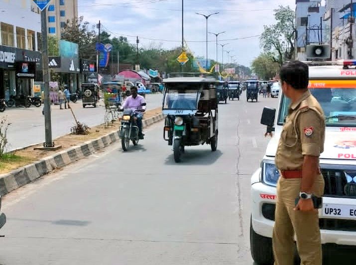 gondapolice's tweet image. मौके पर स्थानीय पुलिस द्वारा जाम खुलवा दिया गया है, यातायात सुचारु रूप से जारी है।