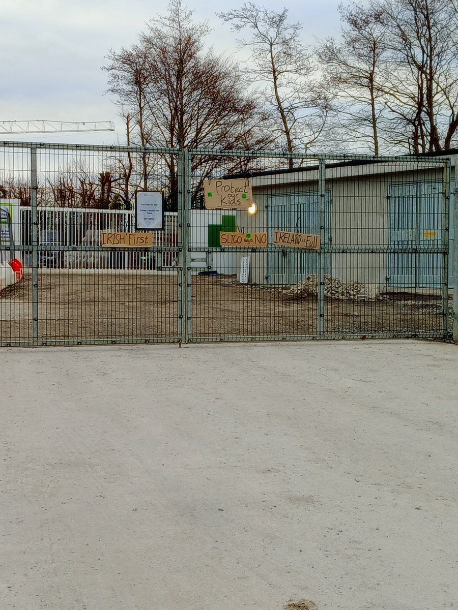 Declan976066338's tweet image. Entrance to the IPAS centre being built in Sligo. People in the town aren't to happy and starting to show.
#SligoSaysNo
#Irelandbelongstotheirish
#Irelandisfull