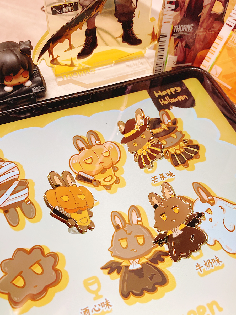 83111_831's tweet photo. 棘刺生日快乐🎂
画的棘刺兔徽章化了 收到了实物🥳
#明日方舟 #アークナイツ #Arknights https://t.co/qLAfwXYs1f