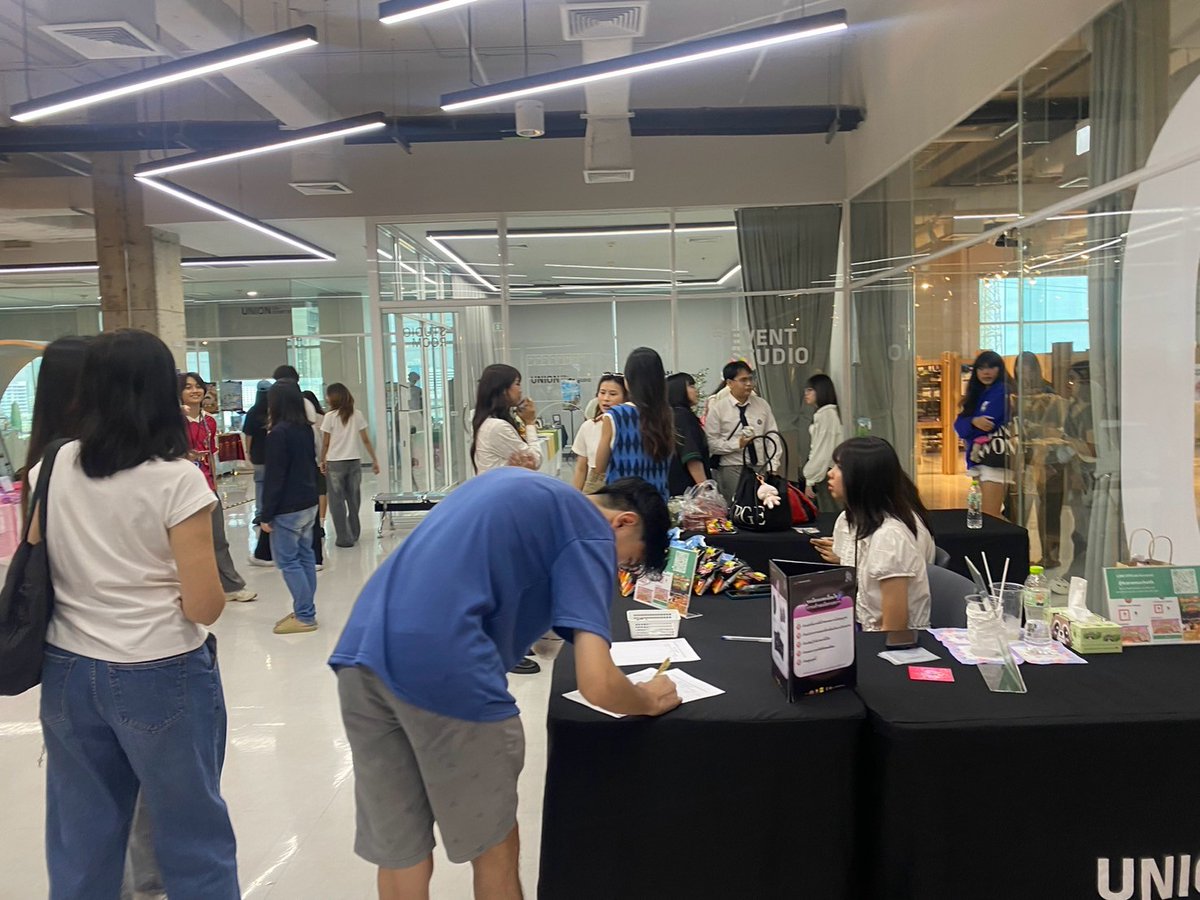 FineArtRmutt68's tweet photo. จบกันไปที่เรียบร้อยแล้ว! สำหรับงาน “เจิดJust Art Thesis Exhibition 2025” และนี่คือประมวลภาพเหตุการณ์ทั้งหมดที่เกิดขึ้นในงานนี้ ขอขอบคุณทุกท่านที่ให้ความสนใจเข้าร่วมชมผลงานศิลปนิพนธ์ของพวกเรา🌟 (1)

#เจิดJustThesis2025 #VCDRMUTT #PDRMUTT #IDRMUTT #ICDRMUTT #FARMUTT #RMUTT https://t.co/Rz0uhktW28