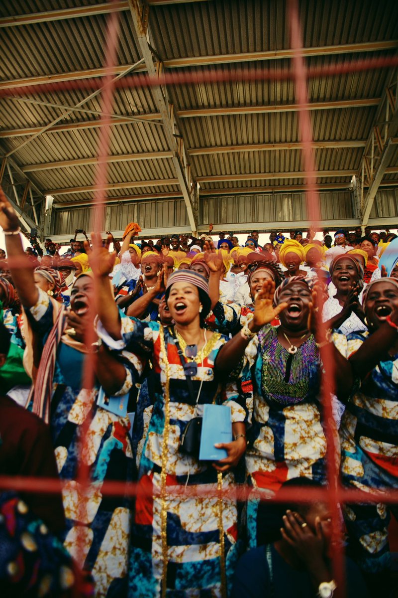 waleadebisip's tweet image. Everyday people 🎞️