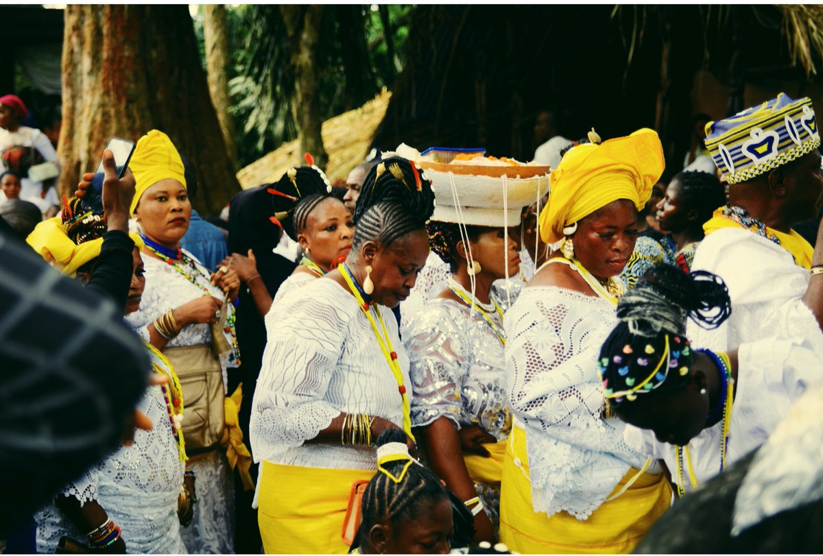 waleadebisip's tweet image. Everyday people 🎞️