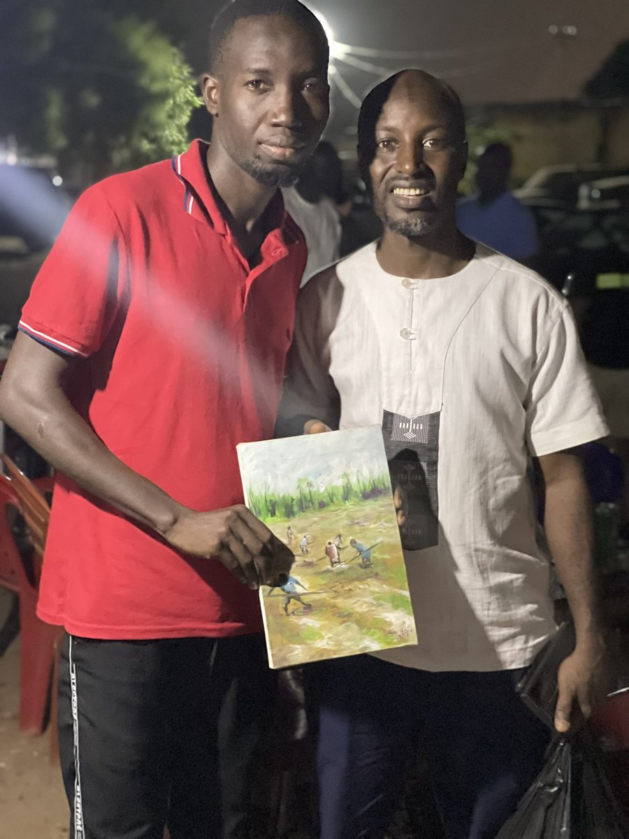 Ser beneficiado com um quadro de Ismael Djata na noite do seu aniversário é algo inédito.

É KALÍTICA, conectando-nos como profissionais e, ainda, guineenses.

Coincidência na ilustração 🤗 O nosso Malmon 🌾 e os agricultores ilustrados.
