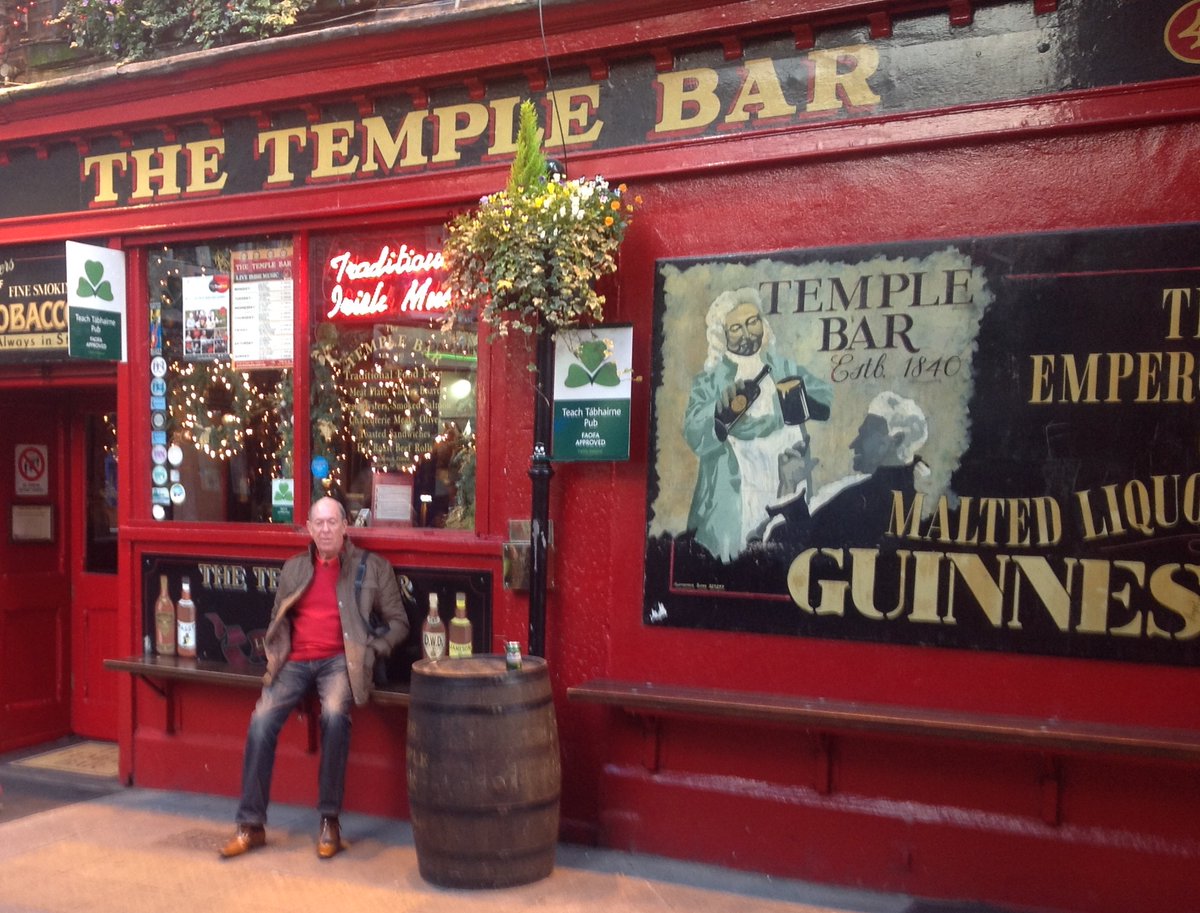 jloweprodart's tweet image. St Patricks Day, have a great day to all my Irish friends, a little nostalgia below, a must to visit the home of "the fields of Athenry" those wonderful cliffs of Mourne, and of course lift a glass of the Guinness in the Temple Bar, Cheers.