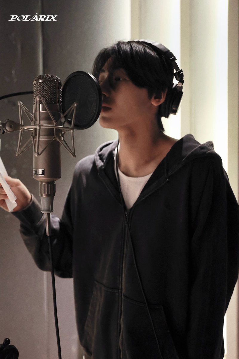 POLARIX1228's tweet photo. Recording moments🎧
#POLARIX #ZAI #YANGDONGHWA #LEEDAEUL https://t.co/Z8MPdyaLKF