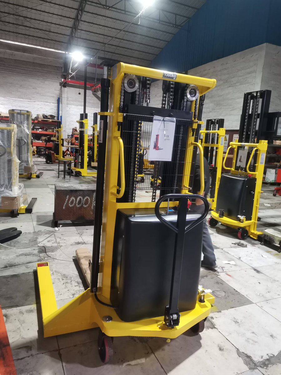 NiuliForklift's tweet image. Triplex mast semi electric stacker, 1500kg capacity, lifting height 4000mm, straddle leg.

#semielectricstacker #electricstacker #straddlelegstacker
#widelegstacker #electricstacker