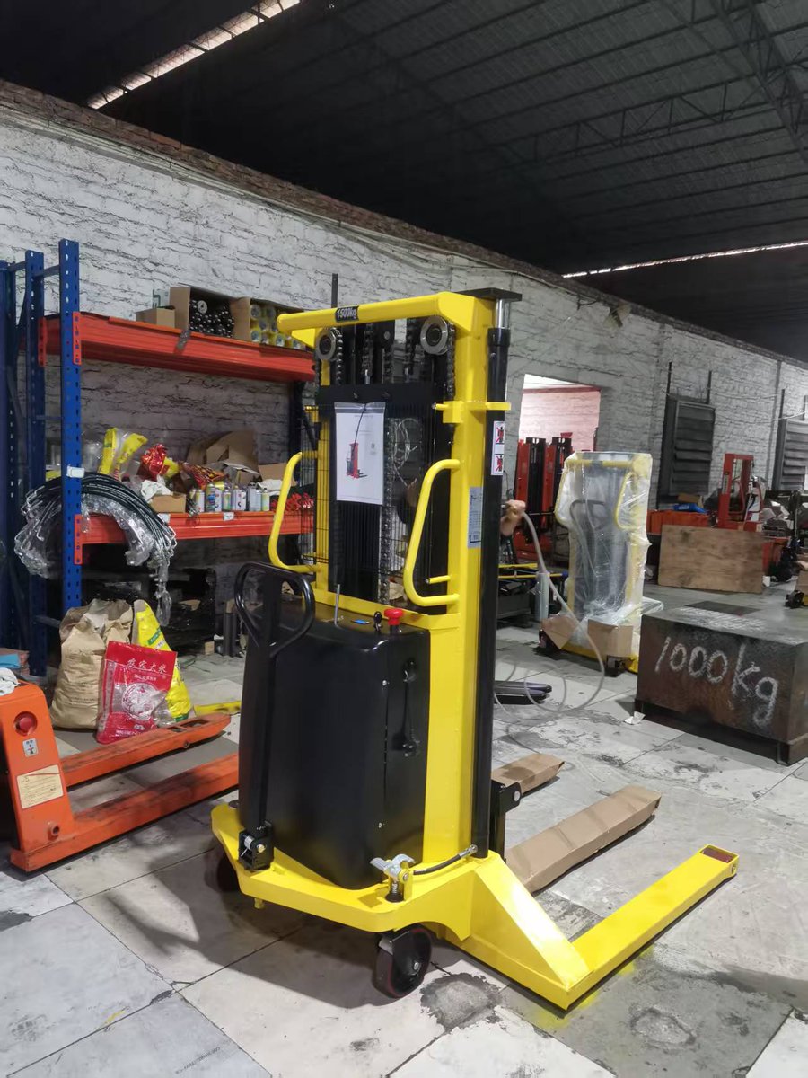 NiuliForklift's tweet image. Triplex mast semi electric stacker, 1500kg capacity, lifting height 4000mm, straddle leg.

#semielectricstacker #electricstacker #straddlelegstacker
#widelegstacker #electricstacker