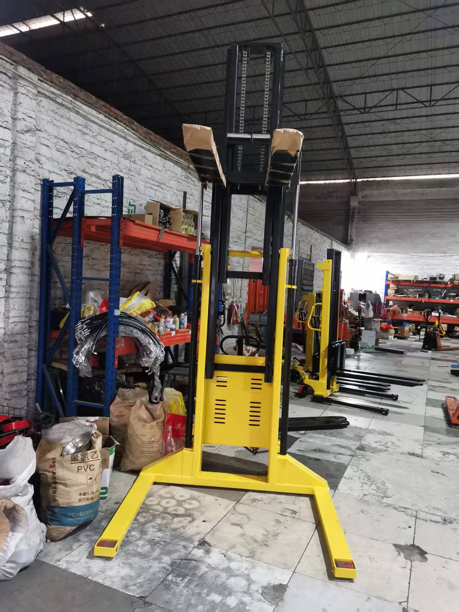 NiuliForklift's tweet image. Triplex mast semi electric stacker, 1500kg capacity, lifting height 4000mm, straddle leg.

#semielectricstacker #electricstacker #straddlelegstacker
#widelegstacker #electricstacker