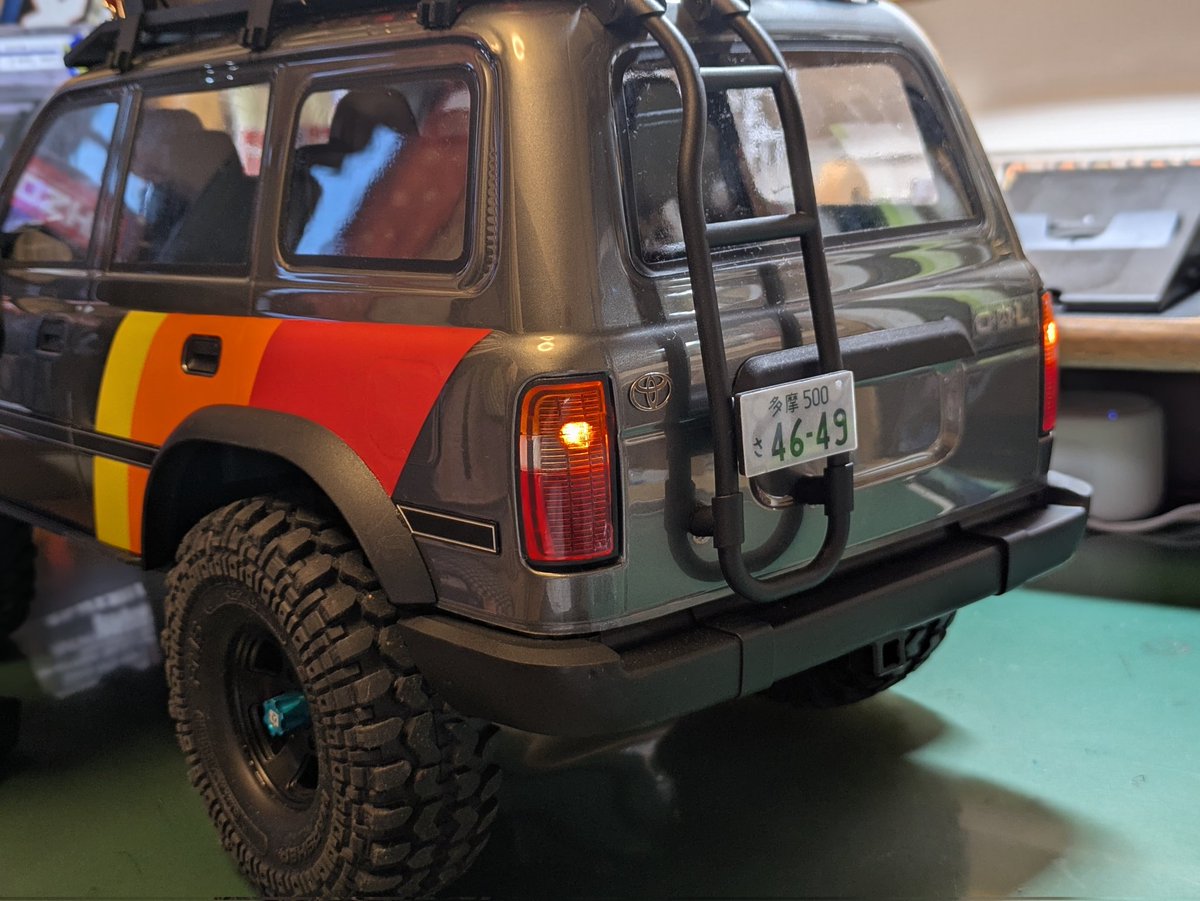 radicansunrise's tweet image. FCX10の左ウインカーがつかなくなったため、急遽OBLさんに頼んで修理させてもらいました。
被っていたボディマウントも交換し
ありがとうございました！

OBLHOBBYさんは本当にいいショップです、皆でお買い物をしましょう😆

私はバッグです👜

#OBL
#FCX10