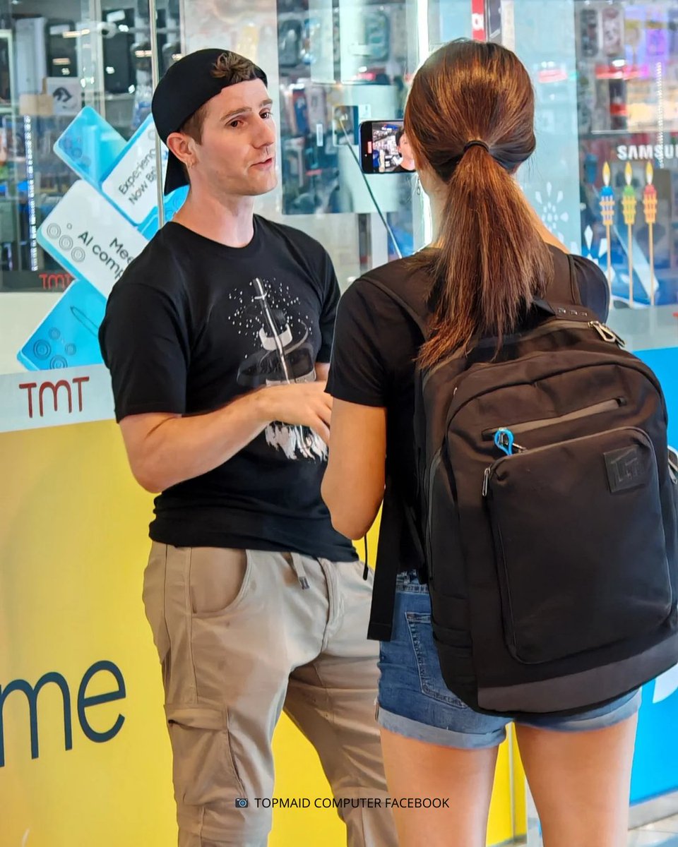 tech_trp's tweet image. Linus Sebastian at Low Yat Plaza! 📸 The tech legend himself is in Malaysia—what’s he up to? Maybe a secret project? A shopping spree? Drop your guesses below! 👇 #LinusTechTips #TechTRP #MalaysiaTech