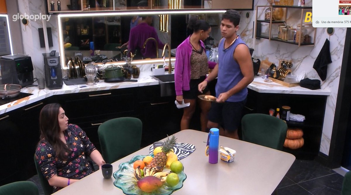 keka_rueda's tweet photo. Estão criticando a estratégia do quarto Fantástico dizendo que teriam que votar em embate. Agora, me pergunto, qual embate Guilherme tem na casa para querer cobrar isso de alguém? #BBB25 https://t.co/IMTfLxrA06