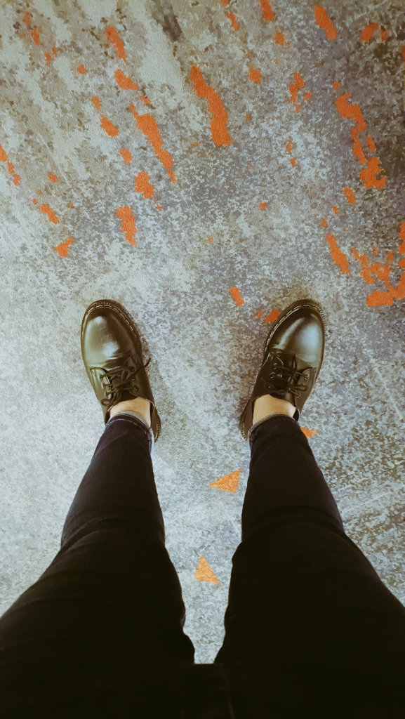 OwliotGrey's tweet photo. Stepping out in a black shirt.. 50% fashion, 50% mystery, 100% hoping no one notices I wore this yesterday. #EffortlesslyCool https://t.co/LDySFmioTc