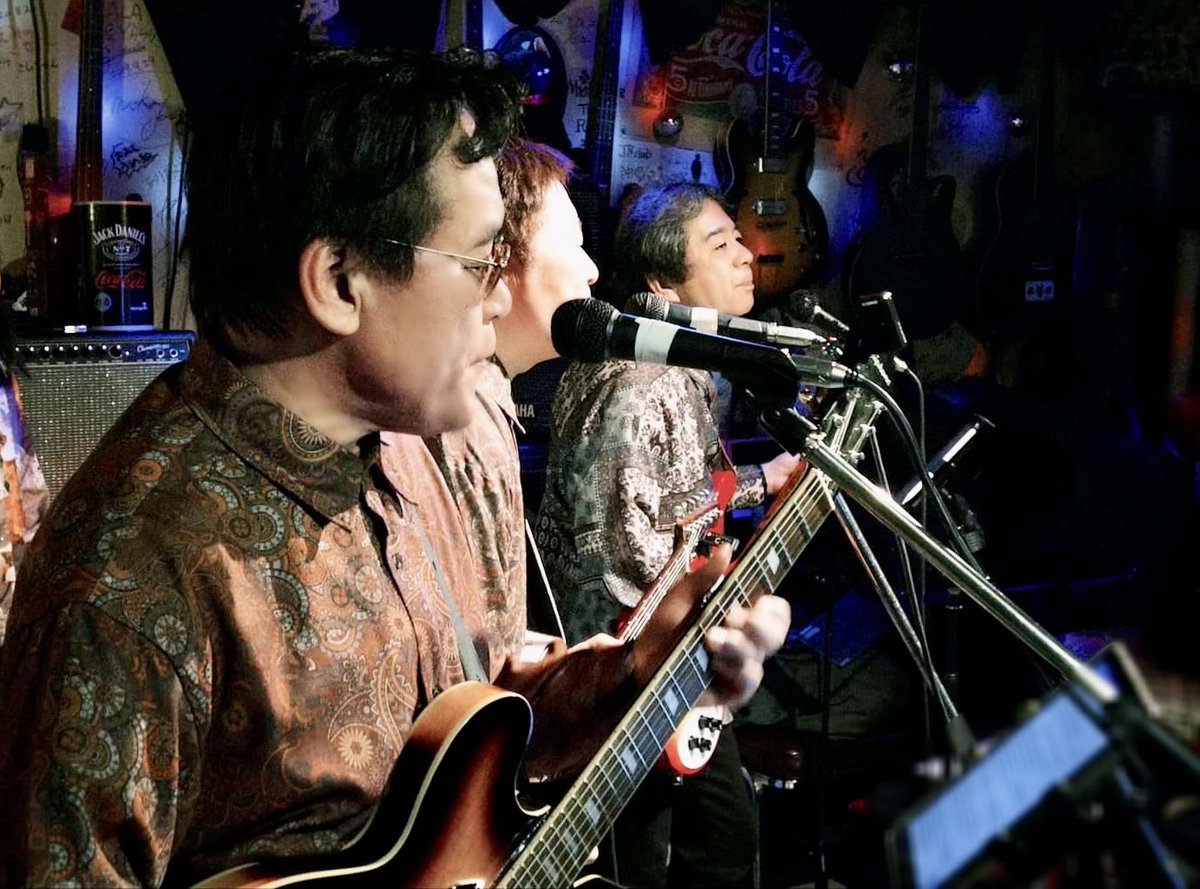 3.16 Live at BCT永吉🐈‍⬛

永吉さん初出演でした お世話になりました
お足元の悪い中 ご来場ありがとうございました！

⭐︎⭐︎ライブスケジュール⭐︎⭐︎
4/20 日 下北沢BREATH
5/03 土 第15回ビートルズフェスタin山梨
5/10 土 都内
5/17 土 山中湖きらら ビートルズフェス
詳細は別途upします♫