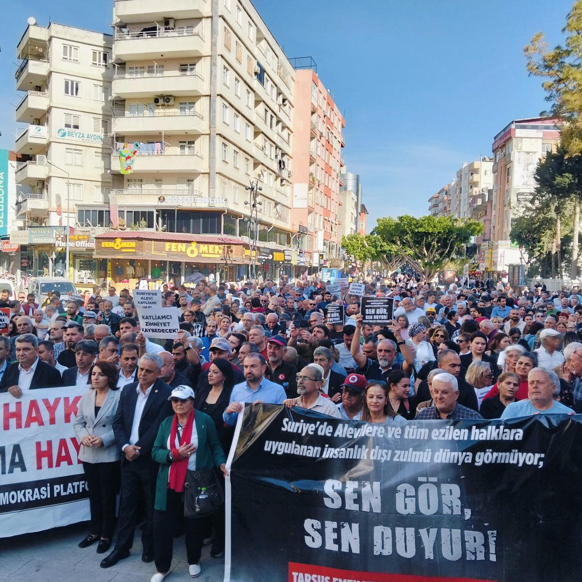 Suriye'de alevilerin katledilmesine karşı bu kez de Tarsus'ta bileşeni olduğumuz Tarsus Emek ve Demokrasi Platformu'nun çağrısıyla sokaktaydık.

Katliamcı cihatçı terörist HTŞ çetesinin terör eylemlerine karşı her yerde sokağa çıkacağız.

Katil HTŞ, İşbirlikçi AKP!
